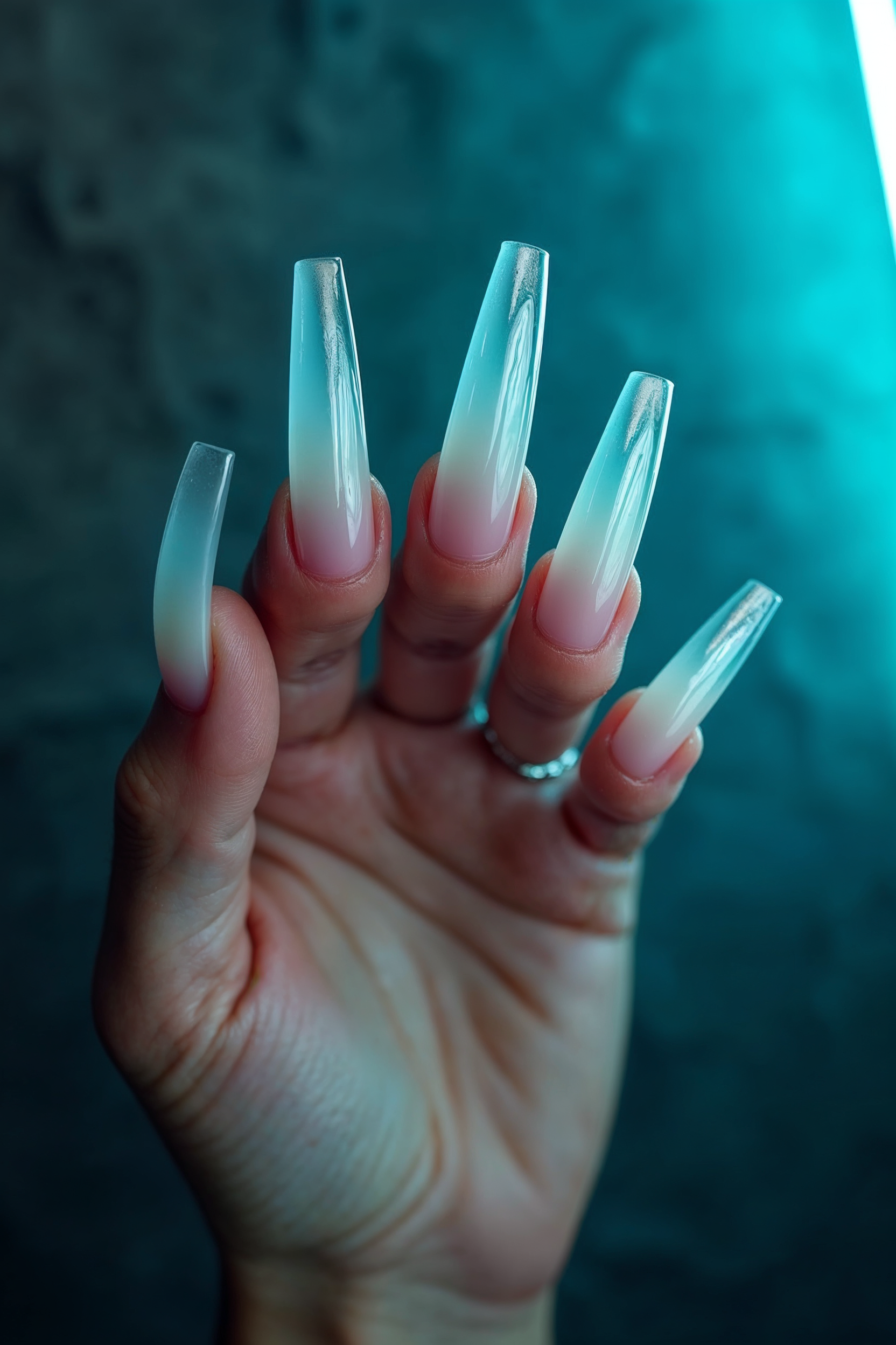 Şeffaf-buz geçişli uzun tabut formlu sculptural jel uzatma dikey kompozisyon